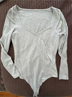 Abercrombie & Fitch Light Heather Gray Long Sleeve Scoop Neck Bodysuit
